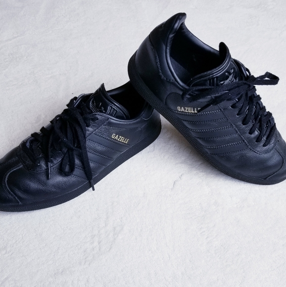 adidas all black leather gazelle